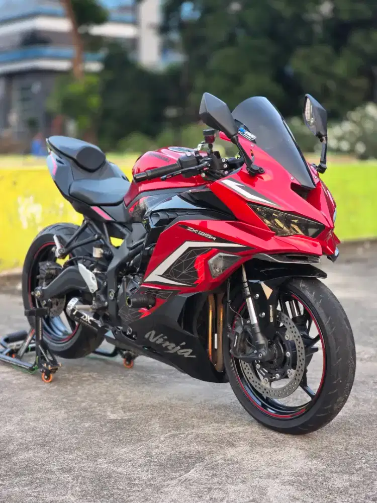Kawasaki ZX25R ABS TFT Merah