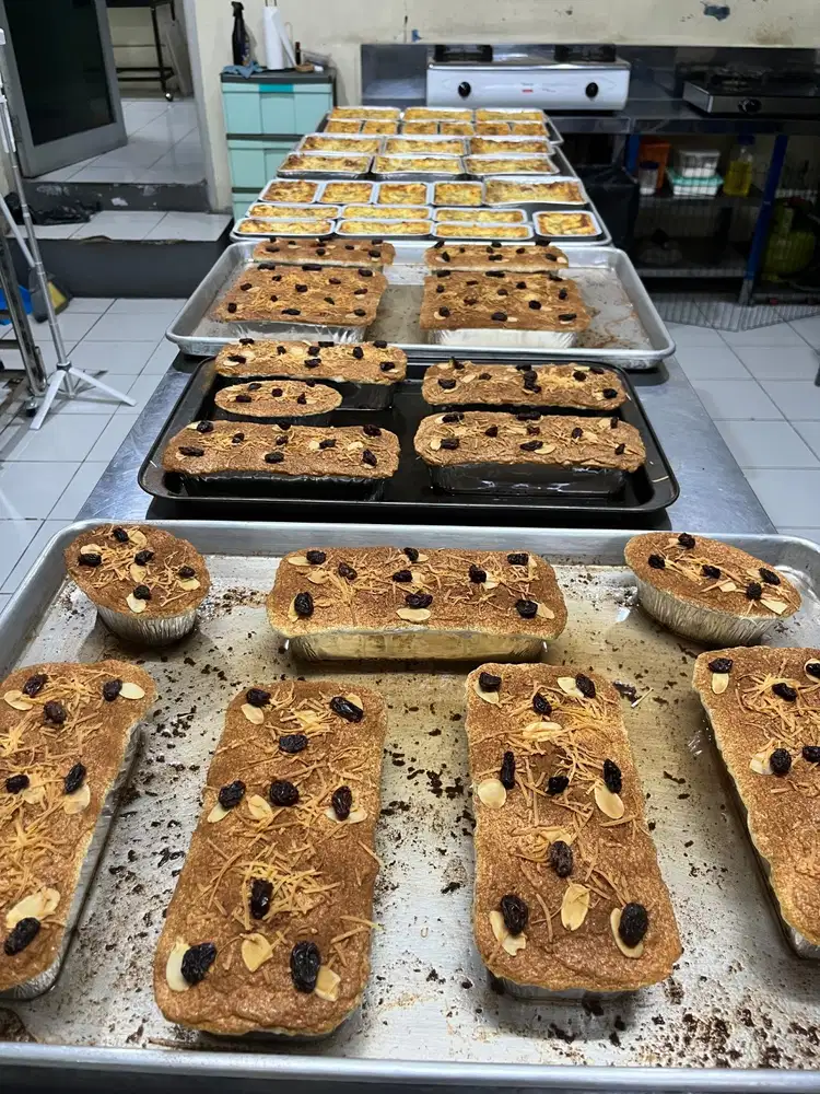 Staff Produksi Baked Pasta & dessert