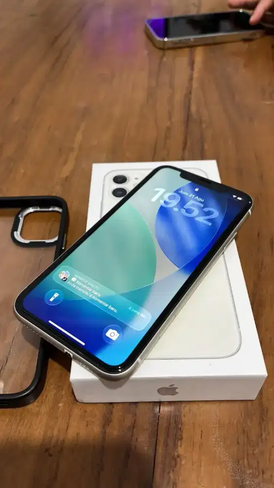 Ip 11 128gb , wifi only