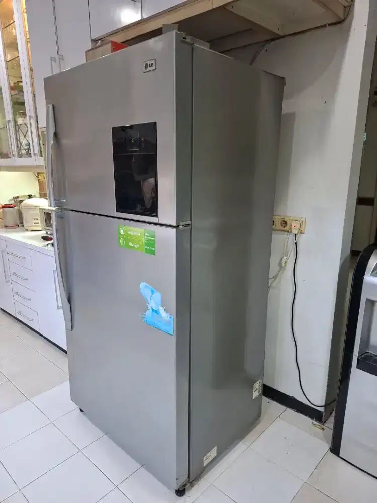 Kulkas LG 2 Pintu - 561 Liter
