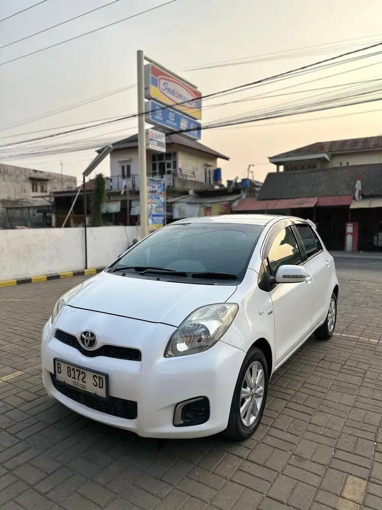 Toyota yaris 2013 J At