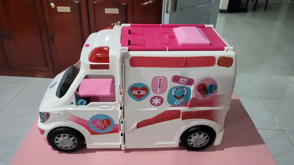 Barbie Ambulance Care Clinic
