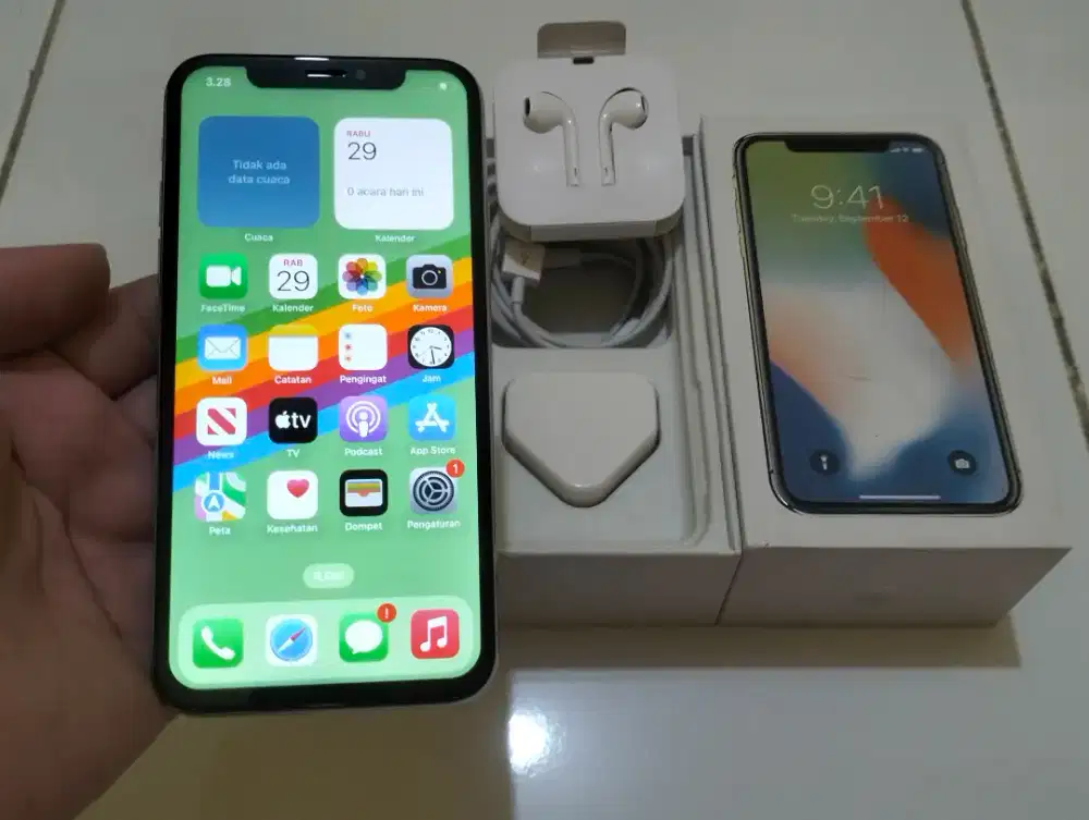 BU iPHONE X 64GB White 4G LTE Lengkap Mulus iCloud Kosong ALL Operator