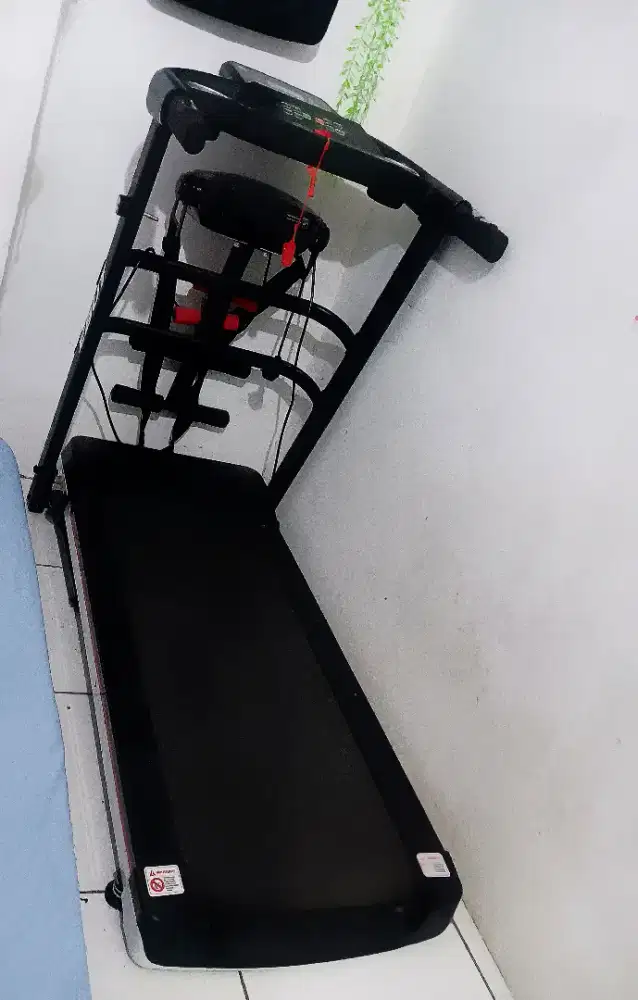 Dijual tredmil masih mulus merk EBUY