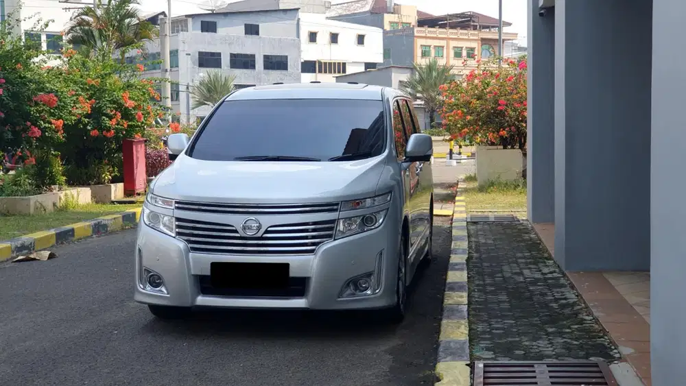 Nissan elgrand hws 2013 silver