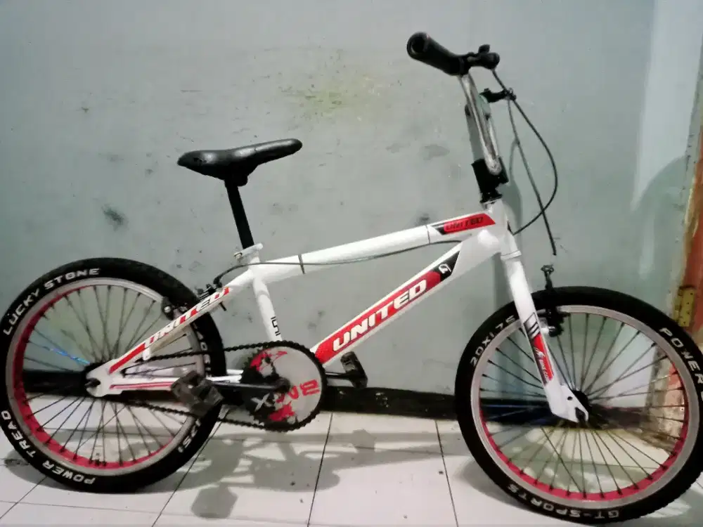 Dijual sepeda BMX merk UNITED ring 20 kondisi masih bagus Keker normal