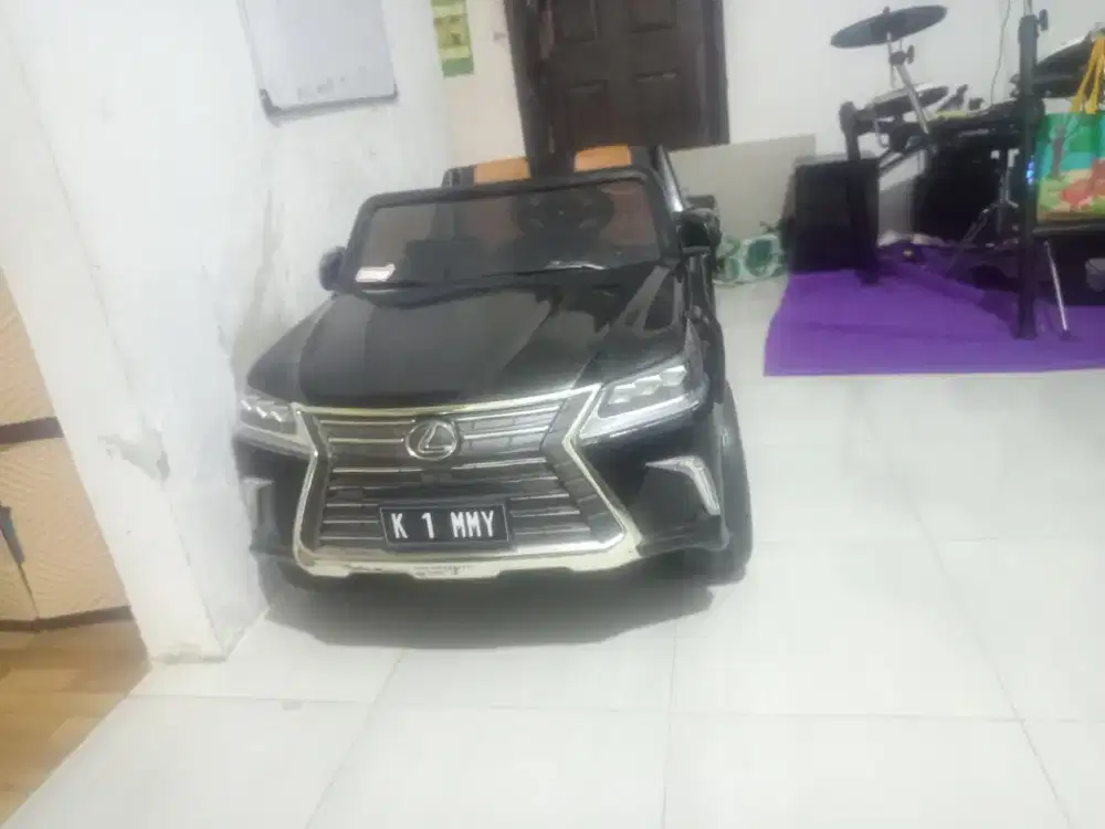 Mobil aki Lexus  LX 570