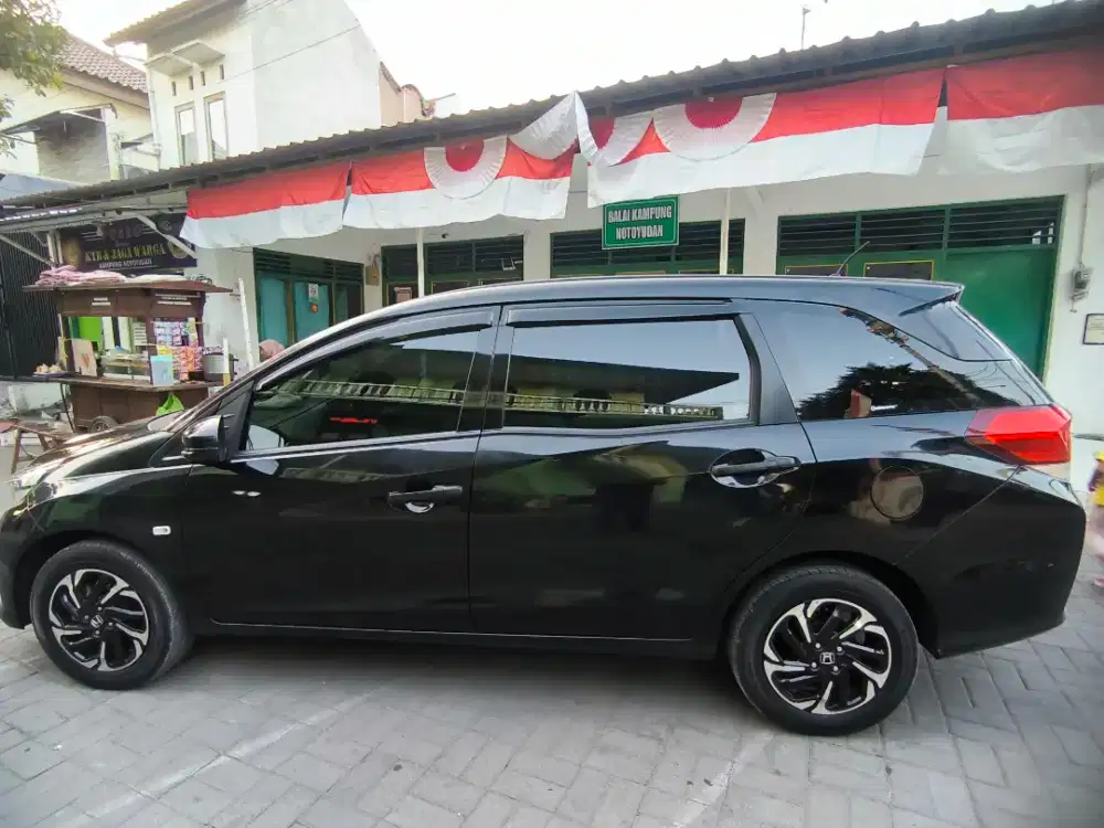 Mobilio S MT Hitam tahun 2021 KM Rendah