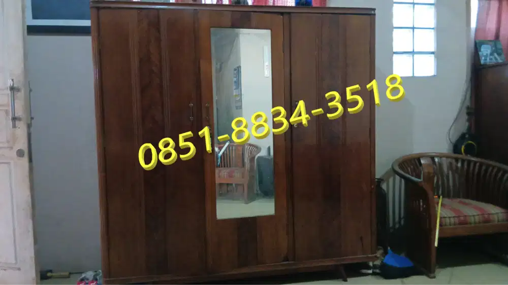 Dijual lemari pakaian terbuat dari kayu Jati