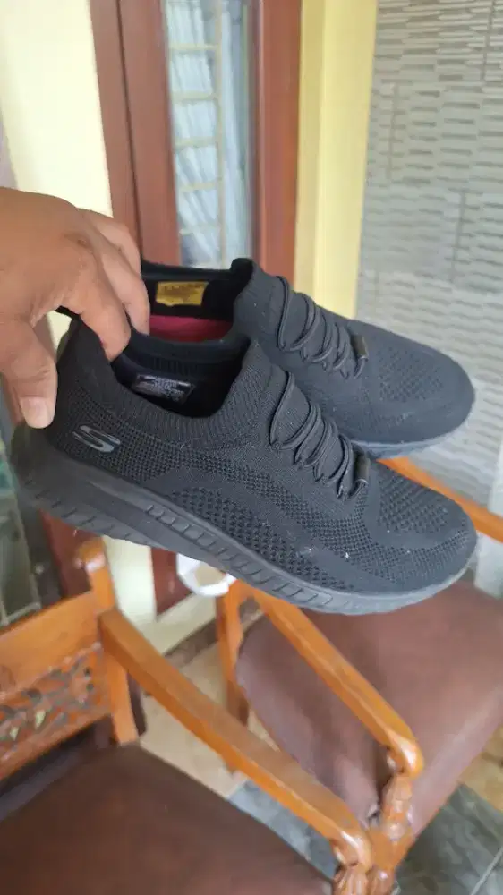 Sepatu skechers wanita