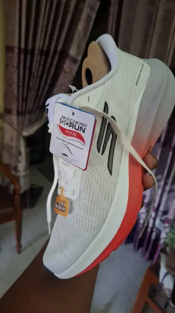 Sepatu skechers wanita running