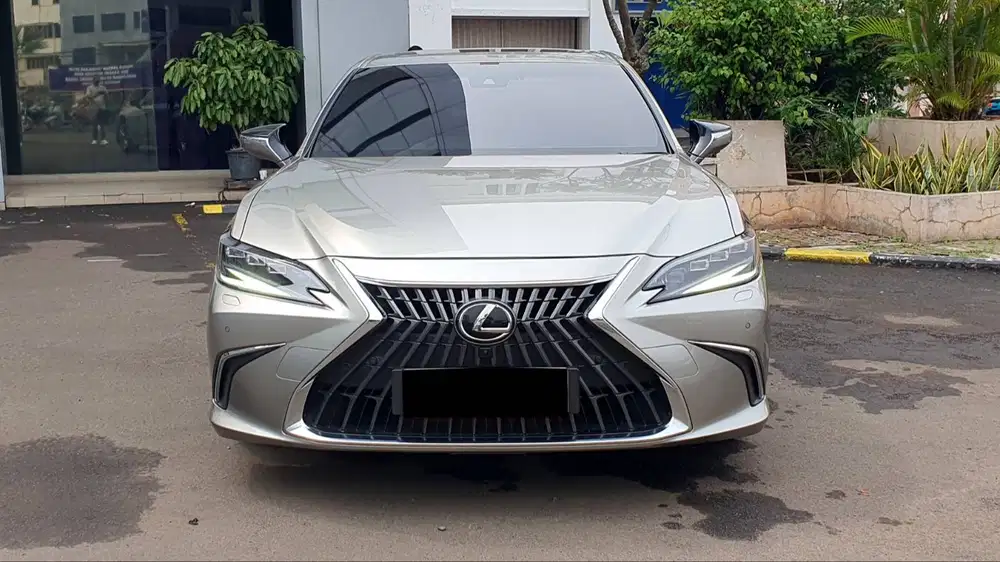 Lexus ES300 Hybrid Ultra Luxury Facelift Sonic Titanium 2023 Like New
