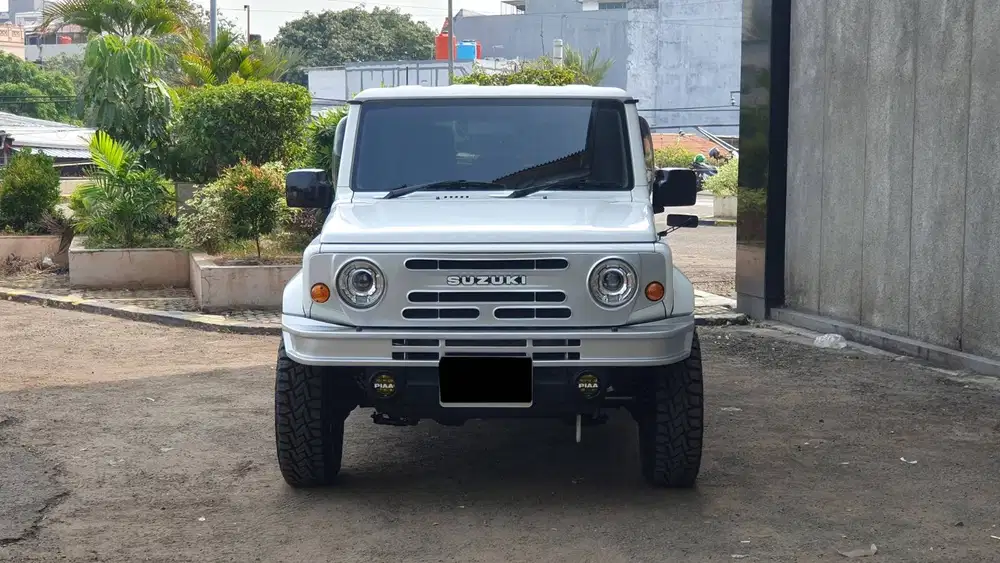 Suzuki Jimny 1.5 3 Door 4x4 AT Putih 2021 Like New Full Upgrade Retro