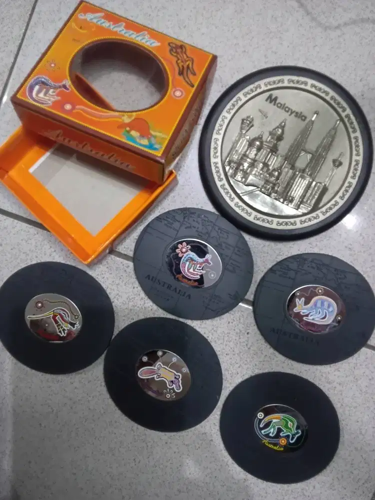 Souvenir dari Malaysia & Australia, Bentuk Plakat & 5 Bh Tatakan Gelas