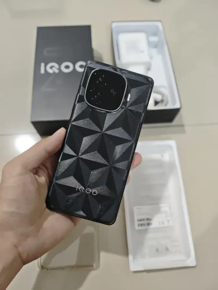Iqoo z9 12/256 fullset