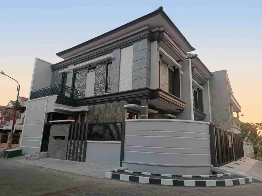 DIJUAL RUMAH HOOK AMERICAN CLASSIC BARU GRESS, MANYAR TIRTOYOSO
