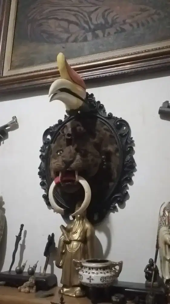 Pajangan dinding jadul terawat