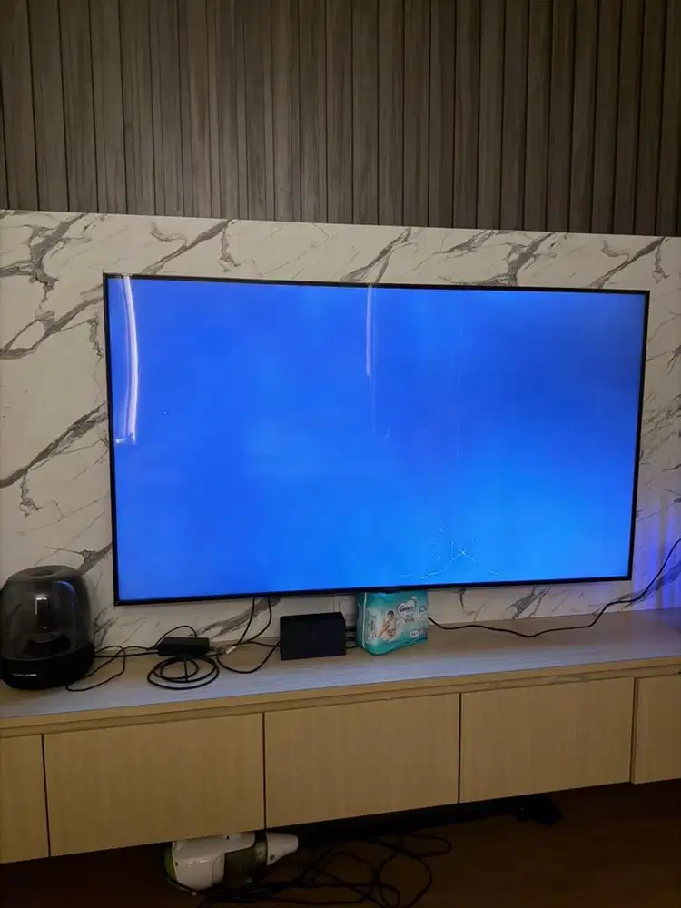 TV LCD LG 65 Inch tipe 65UR75, LCD PECAH