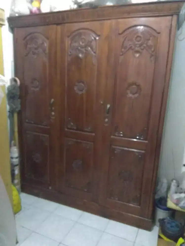 Lemari jati lawas T= 202 cm L= 162cm