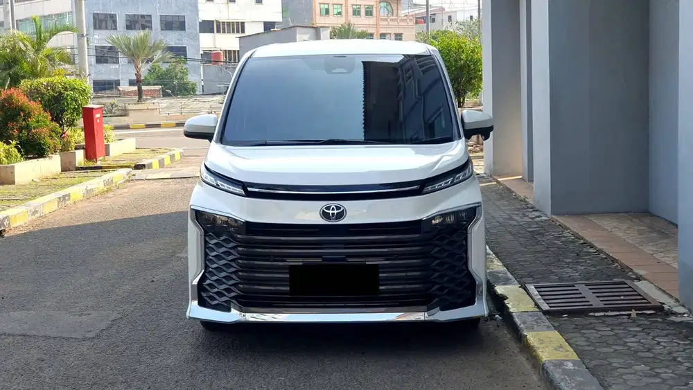 Toyota Voxy 2.0 CVT Facelift TSS Camera 360 Putih 2024 Like New Low KM
