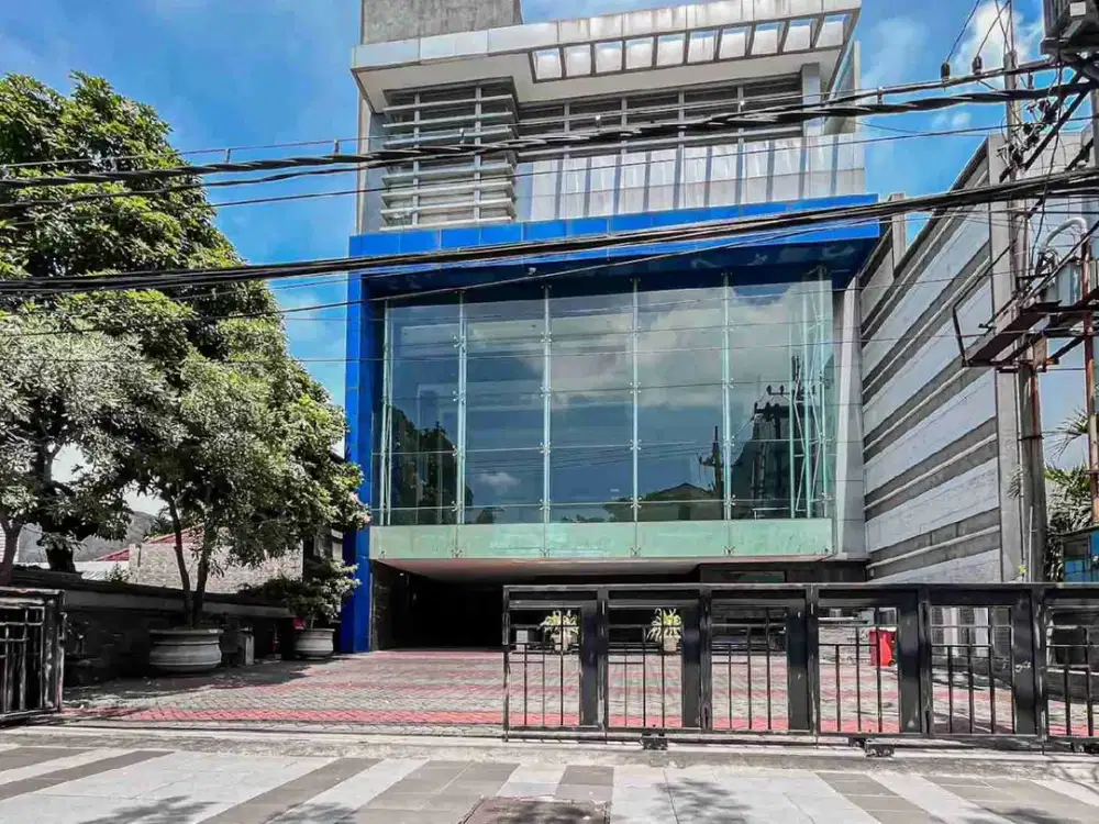 JUAL GEDUNG SHOWROOM KOMERSIAL SIAP PAKAI JALAN SULAWESI SURABAYA JAWA TIMUR