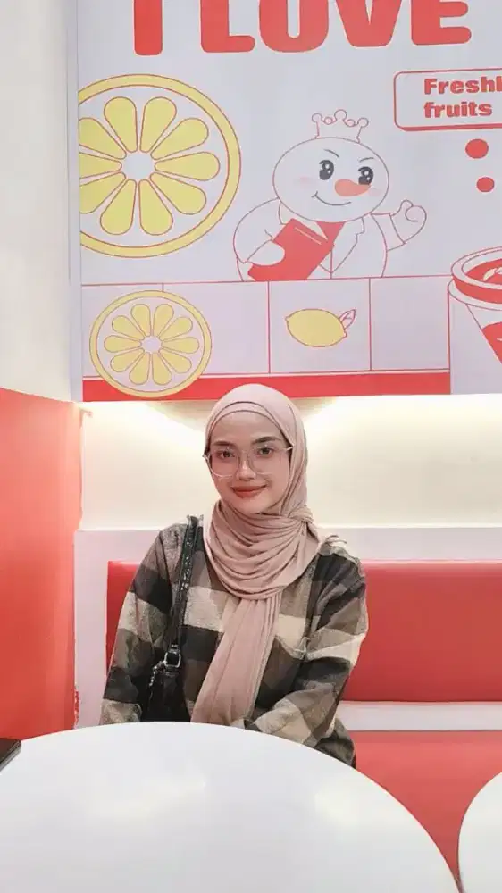 Buka jasa untuk beres-beres atau jaga anak di rumah