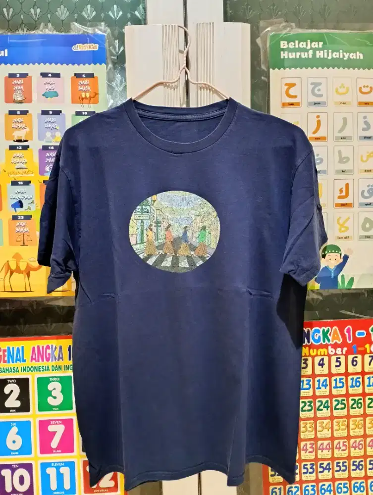 Kaos The Beatles Parodi Malioboro size S No Brand