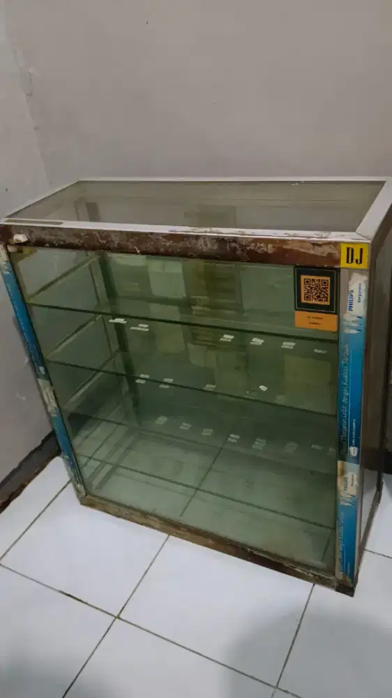 Lemari Etalase Rokok