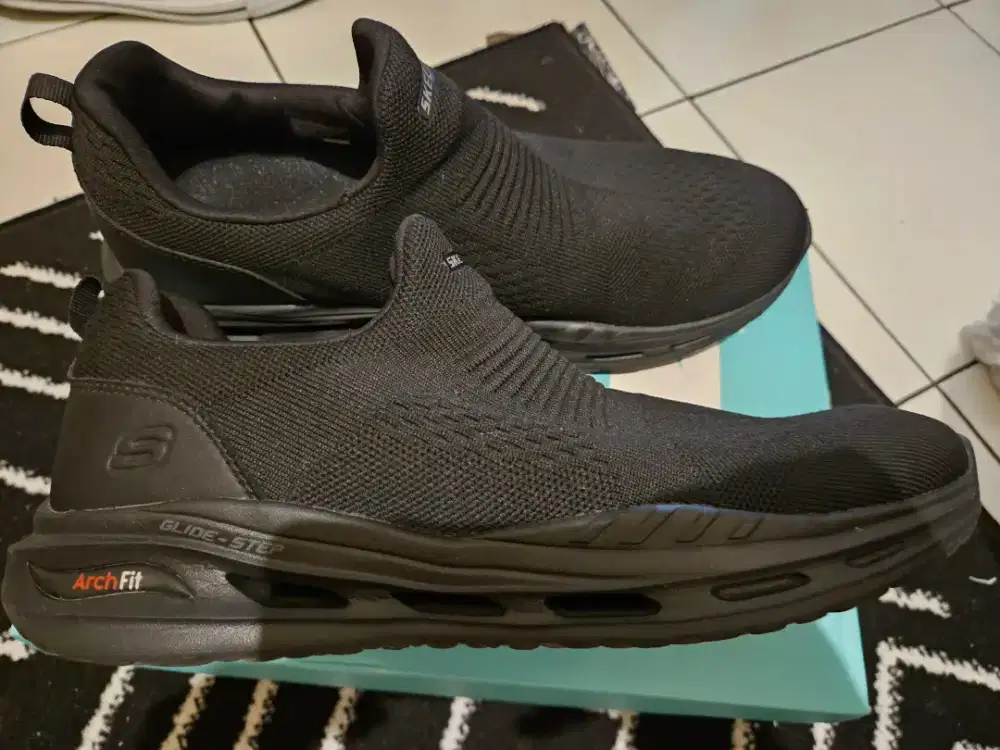 Dijual sepatu Skechers air cooled arch fit size 45,5