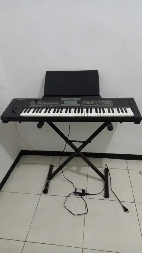 Keyboard Roland E 09