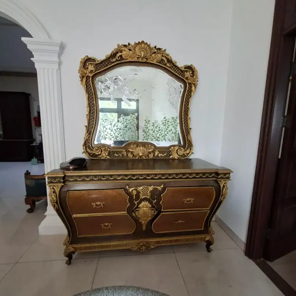 Credenza mewah + mirror