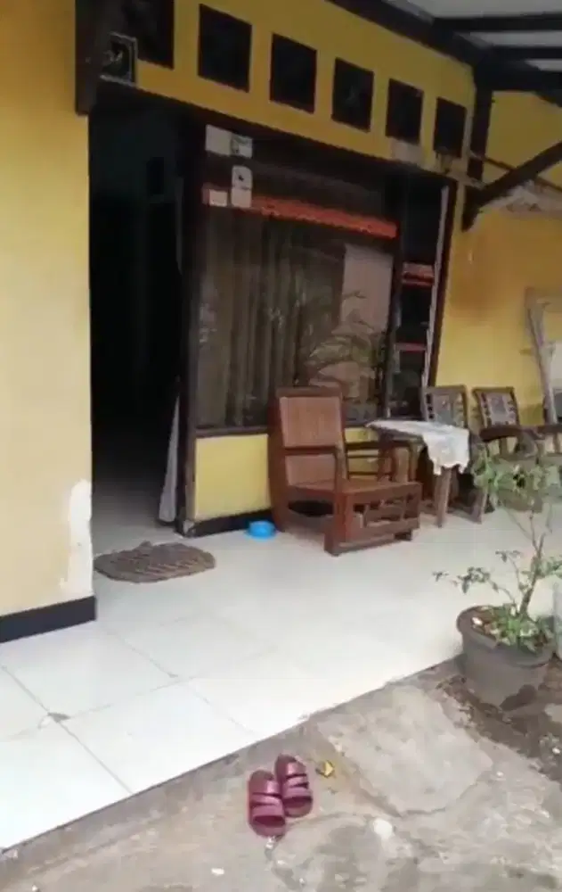 Sewa rumah di pinggir jalan