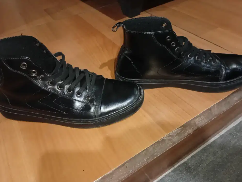 Sepatu Kulit Asli.
