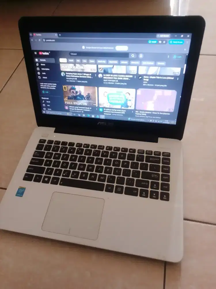 Laptop Asus murah kondisi mulus no minus