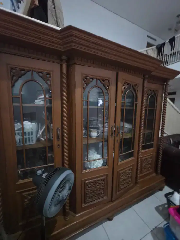 Dijual Cepat Lemari Jati 4 Pintu