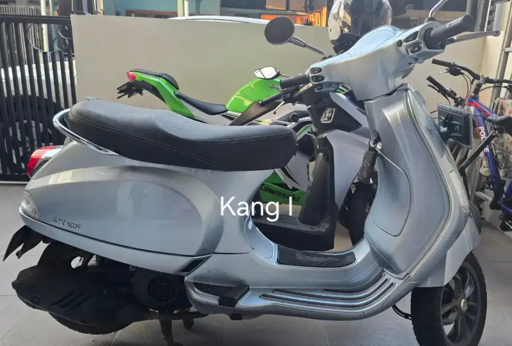 Vespa LX 125 Tahun 2022