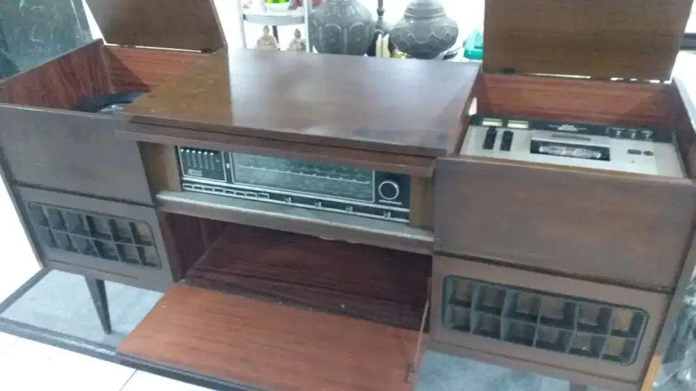 Jual buffet kayu jadul isi turntable, tape dek radio kaser