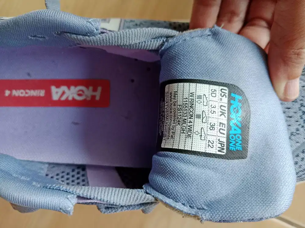 Sepatu merk HOKA