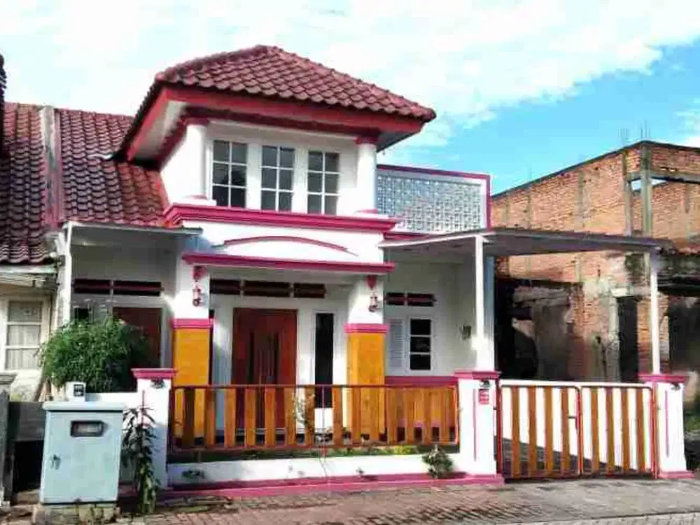 Rumah Murah Mewah 2 lantai cluster RE