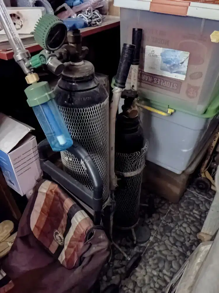 2 tabung gas oksigen layak pakai