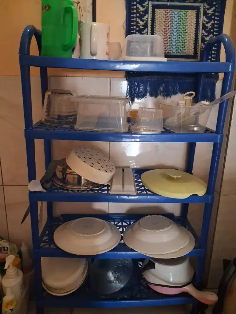 Rak dan alat makan