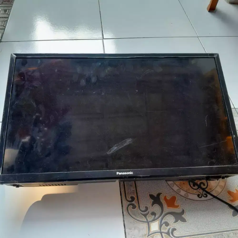 Dijual tv merek polytron 24inchi,kondisi 80%
