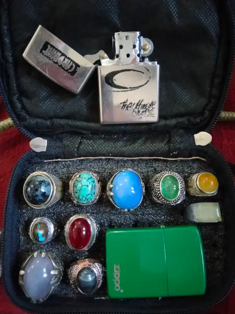 Perhiasan jari dan zippo