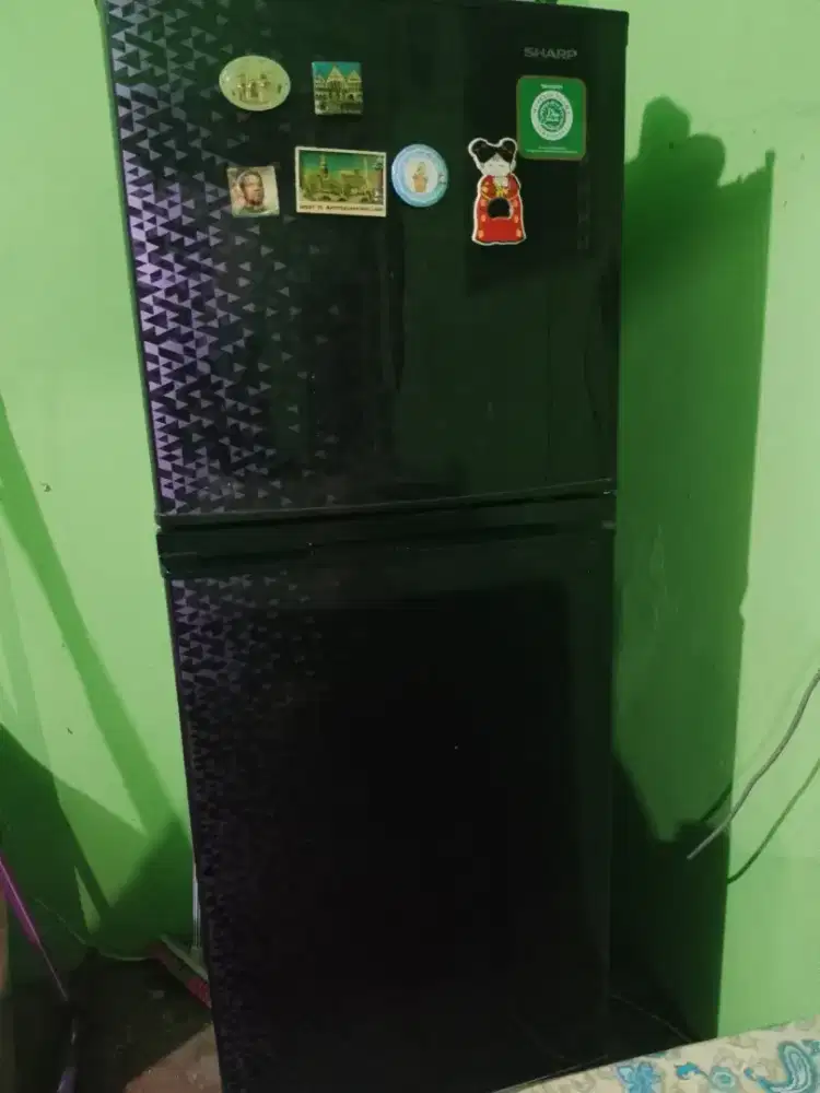 Si jual kulkas sharp 2 pintu Like New
