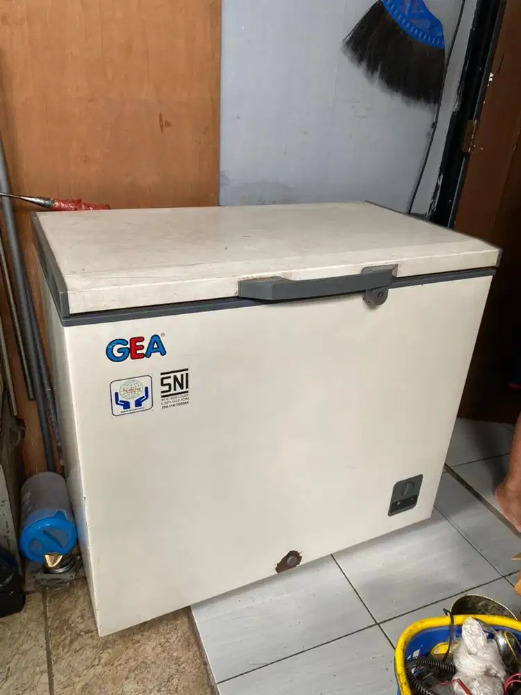 Chest Freezer GEA AB-226-R Bekas 220 Liter Lengkap Normal Dingin