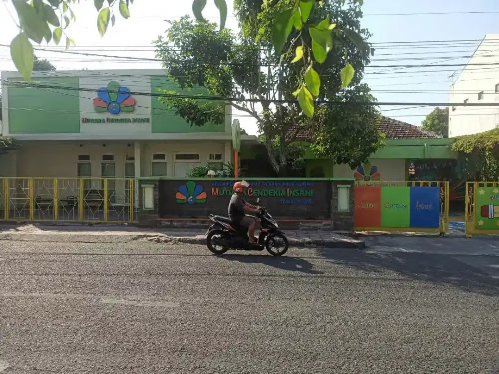 DISEWAKAN BANGUNAN KOMERSIAL