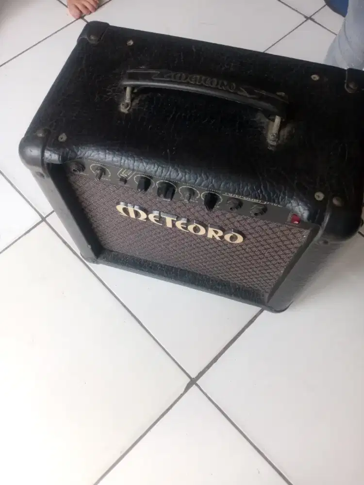 Ampli gitar meteoro