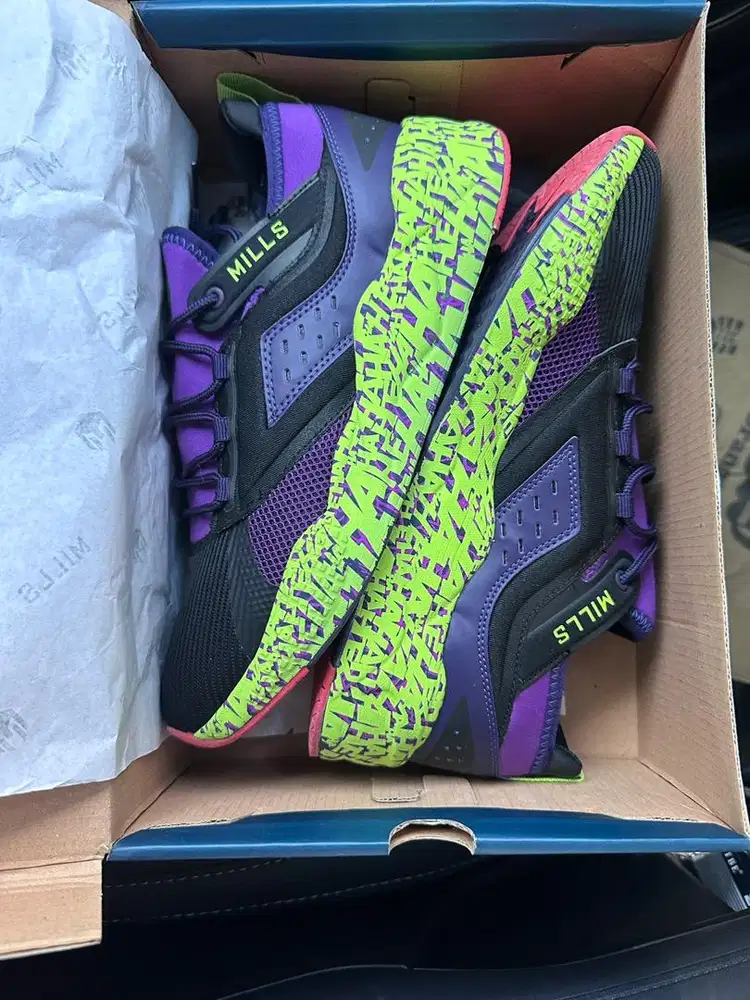 Sepatu Mills Revolt Beta Edisi Joker