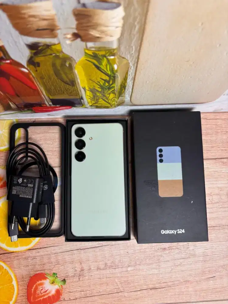 Jual hp likenew Samsung S24 8/256 5G warna esklusif grs resmi sein