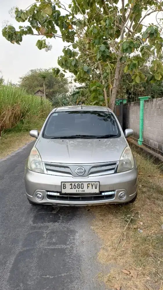 Nissan grand livinas SV 2012 MT istimewa MURAH
